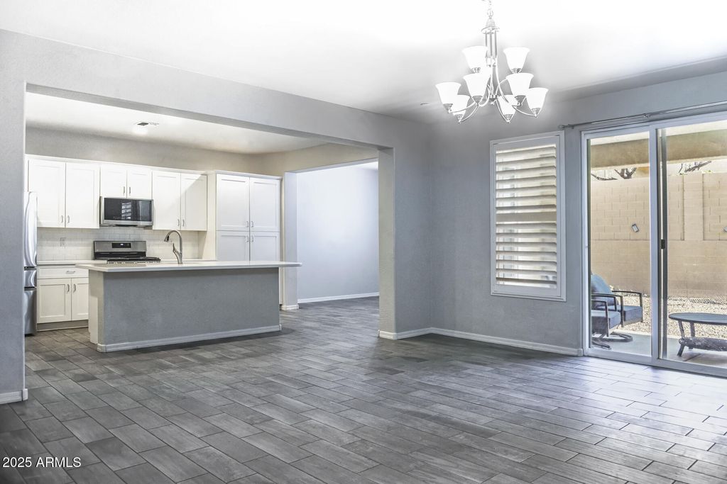 Image 6 of property listing at 493 Miners Gulch Drive, Clarkdale, AZ 86324