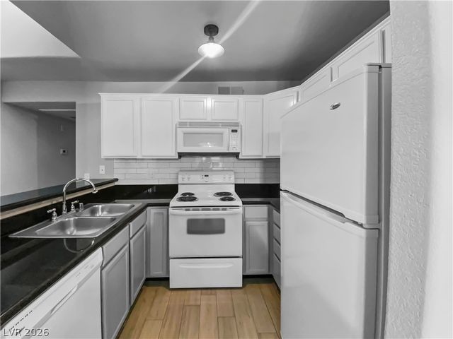 9325 Desert Inn Road 278, Las Vegas, NV 89117