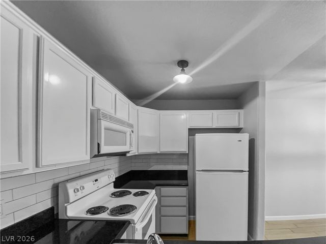 9325 Desert Inn Road 278, Las Vegas, NV 89117