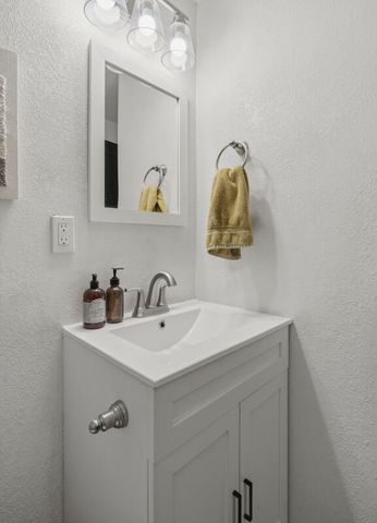 1004 Mary Ellen Street NE, Albuquerque, NM 87112