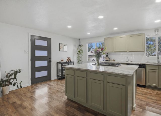 1004 Mary Ellen Street NE, Albuquerque, NM 87112