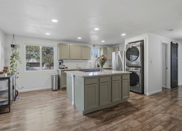 1004 Mary Ellen Street NE, Albuquerque, NM 87112