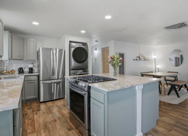 1004 Mary Ellen Street NE, Albuquerque, NM 87112