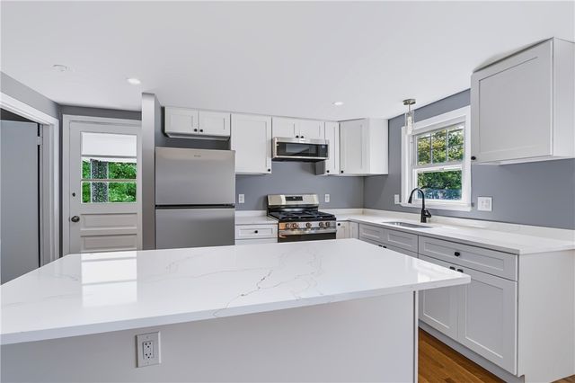 7 Rice Street, Johnston, RI 02919