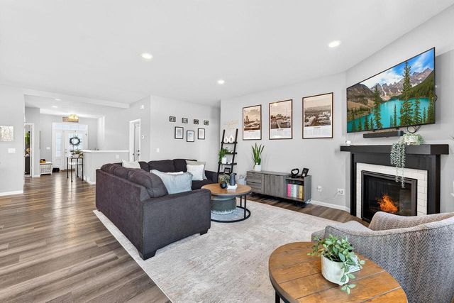 N62W21752 Augusta PARKWAY, Menomonee Falls, WI 53051
