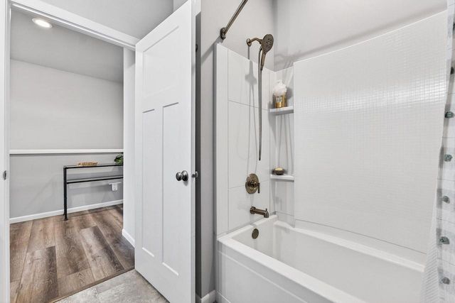 N62W21752 Augusta PARKWAY, Menomonee Falls, WI 53051