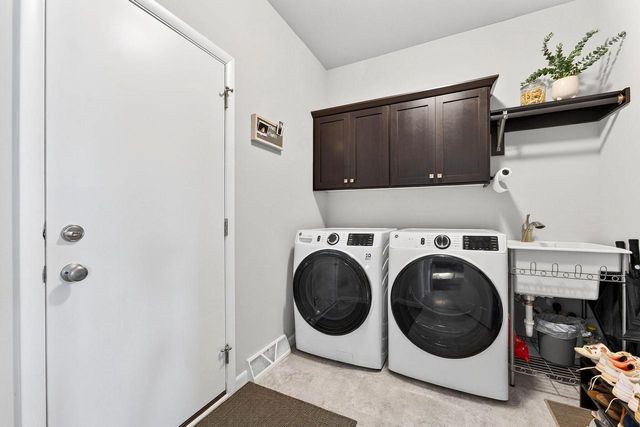 N62W21752 Augusta PARKWAY, Menomonee Falls, WI 53051