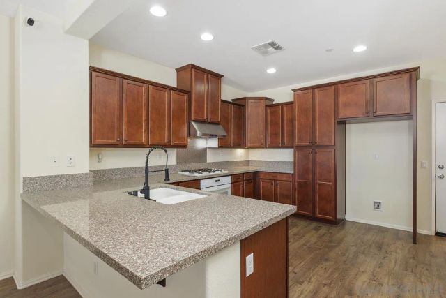 8011 City View Pl, Rancho Cucamonga, CA 91730
