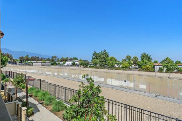 8011 City View Pl, Rancho Cucamonga, CA 91730