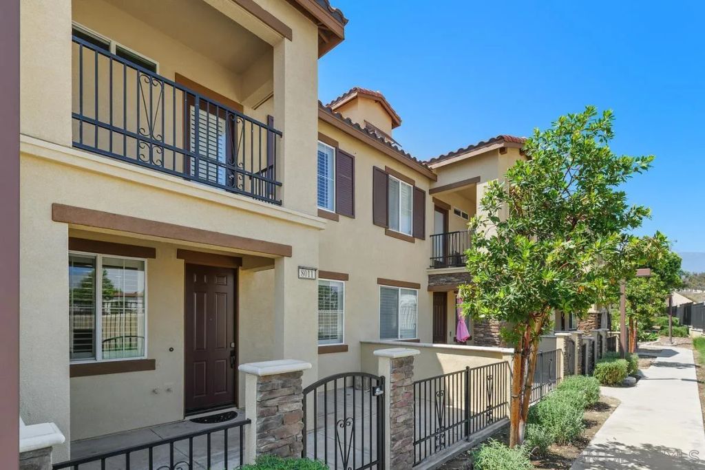 8011 City View Pl, Rancho Cucamonga, CA 91730