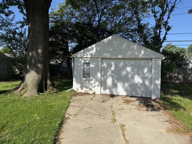 22415 Wilmot Avenue, Eastpointe, MI 48021