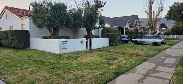 3304 N Mountain View, San Bernardino, CA 92405