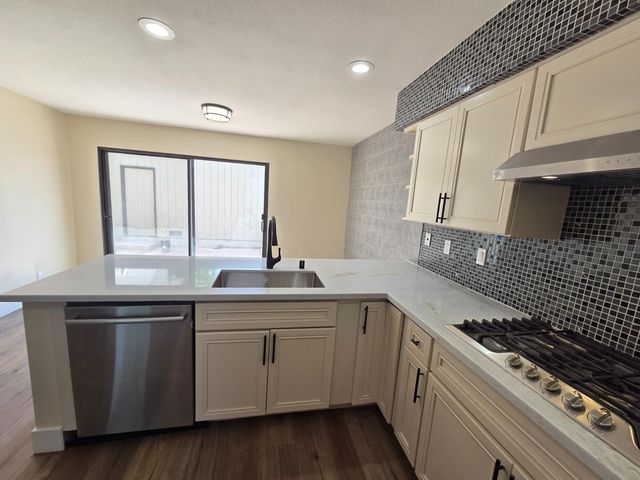 8851 Bluff Ln, Fair Oaks, CA 95628