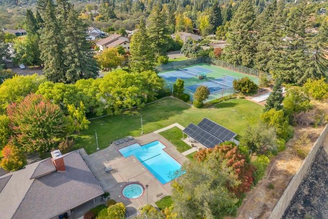 8851 Bluff Ln, Fair Oaks, CA 95628