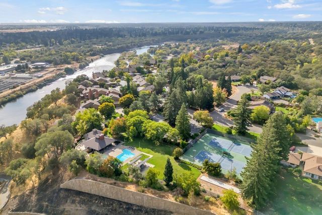 8851 Bluff Ln, Fair Oaks, CA 95628