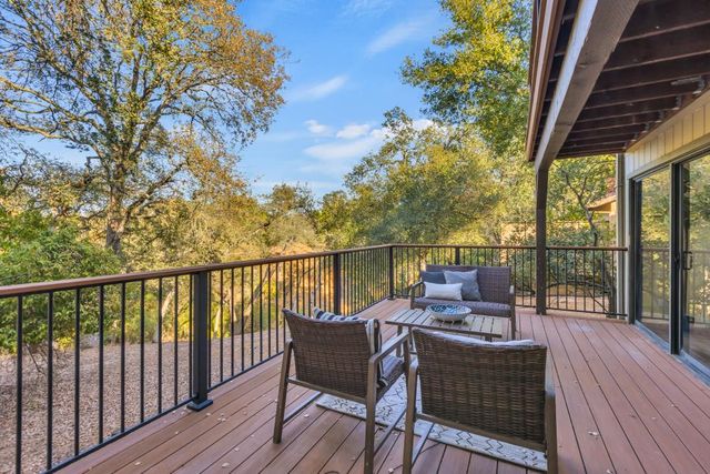8851 Bluff Ln, Fair Oaks, CA 95628