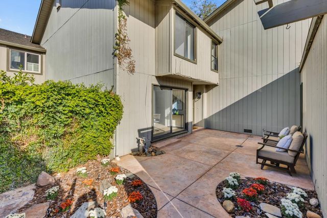 8851 Bluff Ln, Fair Oaks, CA 95628