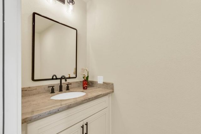 8851 Bluff Ln, Fair Oaks, CA 95628