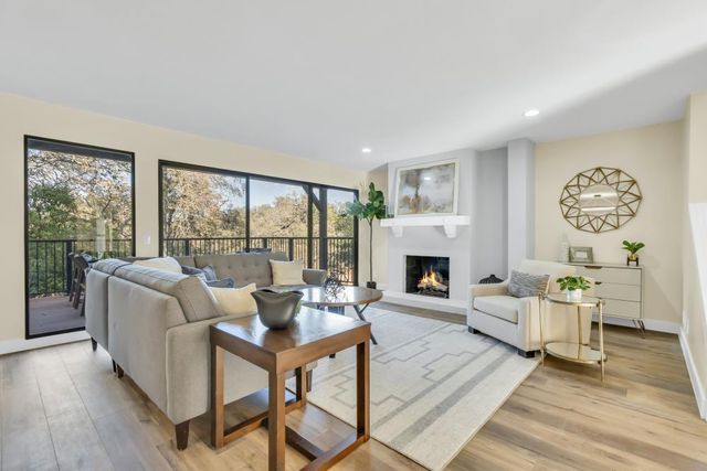 8851 Bluff Ln, Fair Oaks, CA 95628