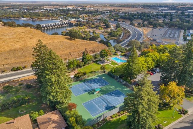 8851 Bluff Ln, Fair Oaks, CA 95628