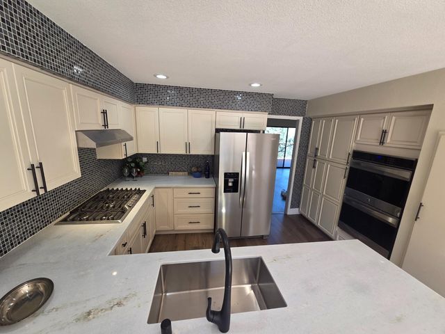 8851 Bluff Ln, Fair Oaks, CA 95628