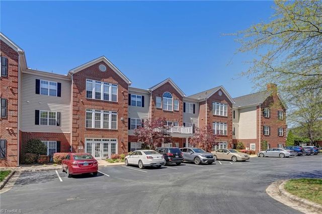 522 College Road 303, Greensboro, NC 27410