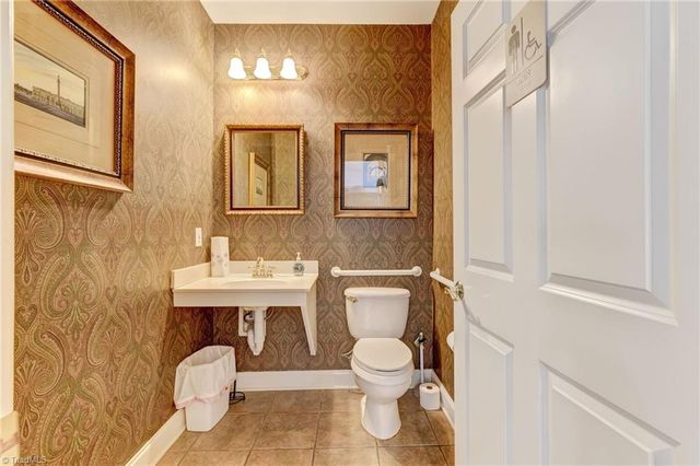 522 College Road 303, Greensboro, NC 27410