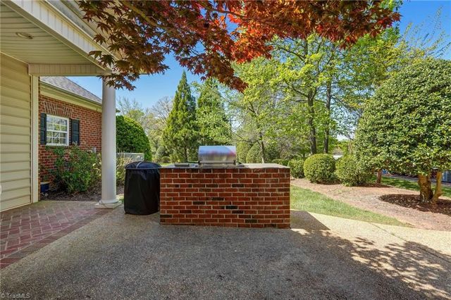 522 College Road 303, Greensboro, NC 27410