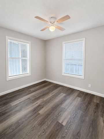 2801 Burchill Road S, Fort Worth, TX 76105