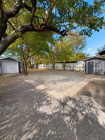 2801 Burchill Road S, Fort Worth, TX 76105
