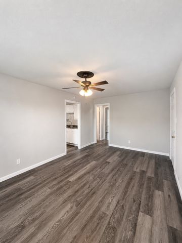 2801 Burchill Road S, Fort Worth, TX 76105