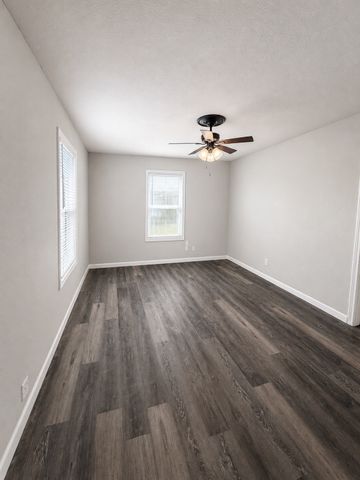 2801 Burchill Road S, Fort Worth, TX 76105