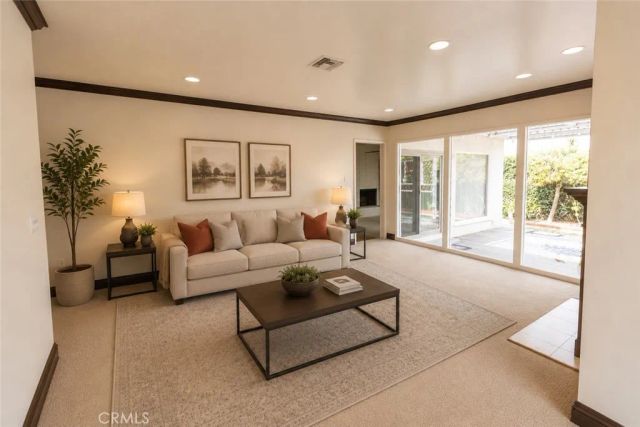 2455 Nipomo, Long Beach, CA 90815