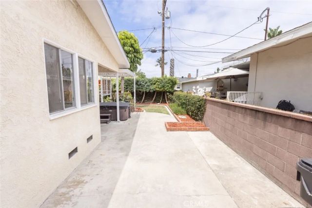 2455 Nipomo, Long Beach, CA 90815