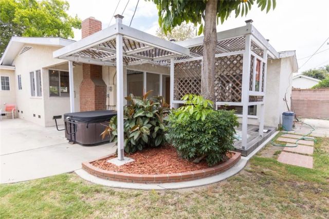 2455 Nipomo, Long Beach, CA 90815