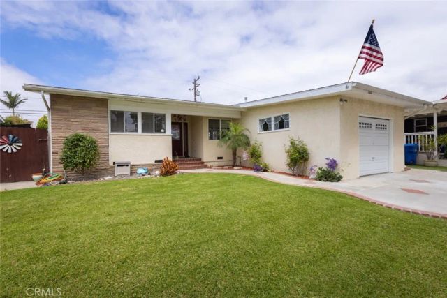 2455 Nipomo, Long Beach, CA 90815