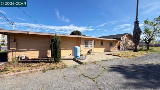 5284 Elm Ln, Oakley, CA 94561