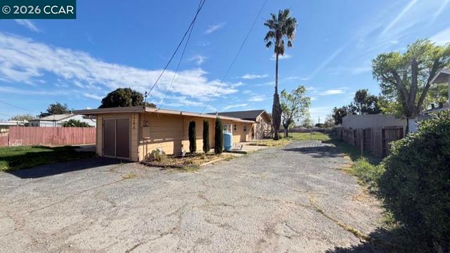 5284 Elm Ln, Oakley, CA 94561