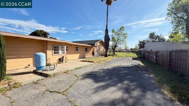 5284 Elm Ln, Oakley, CA 94561