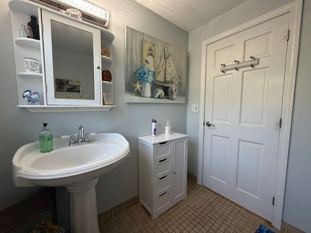 163 Exeter Road, Hampton Falls, NH 03844