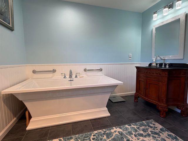163 Exeter Road, Hampton Falls, NH 03844