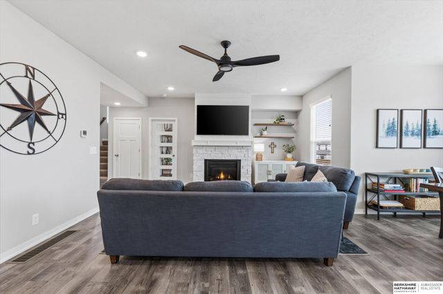 12638 Carpenter Street, Papillion, NE 68138