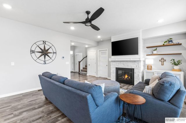 12638 Carpenter Street, Papillion, NE 68138
