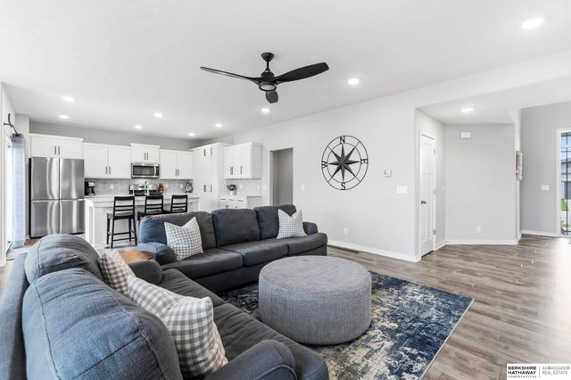 12638 Carpenter Street, Papillion, NE 68138
