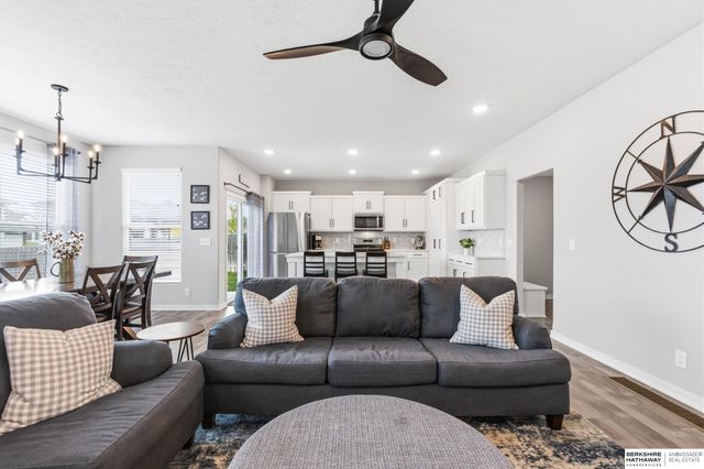 12638 Carpenter Street, Papillion, NE 68138