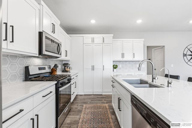 12638 Carpenter Street, Papillion, NE 68138