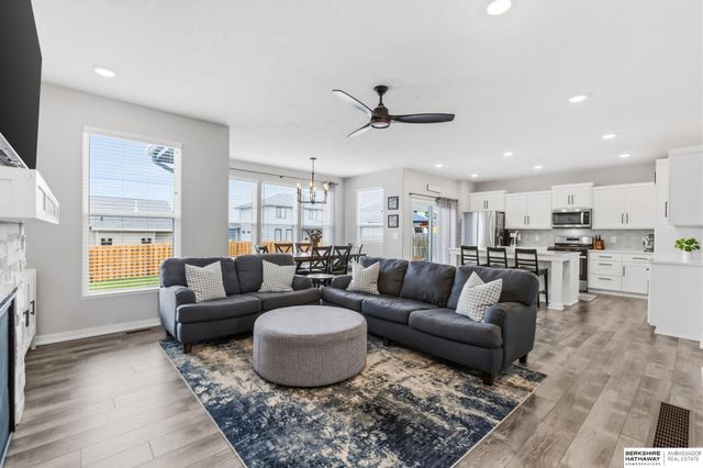 12638 Carpenter Street, Papillion, NE 68138