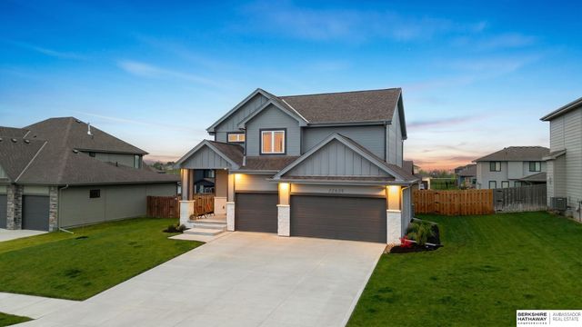 12638 Carpenter Street, Papillion, NE 68138