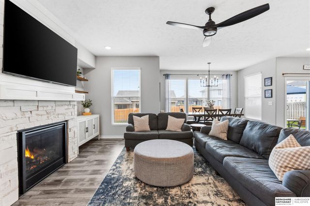 12638 Carpenter Street, Papillion, NE 68138