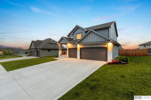 12638 Carpenter Street, Papillion, NE 68138
